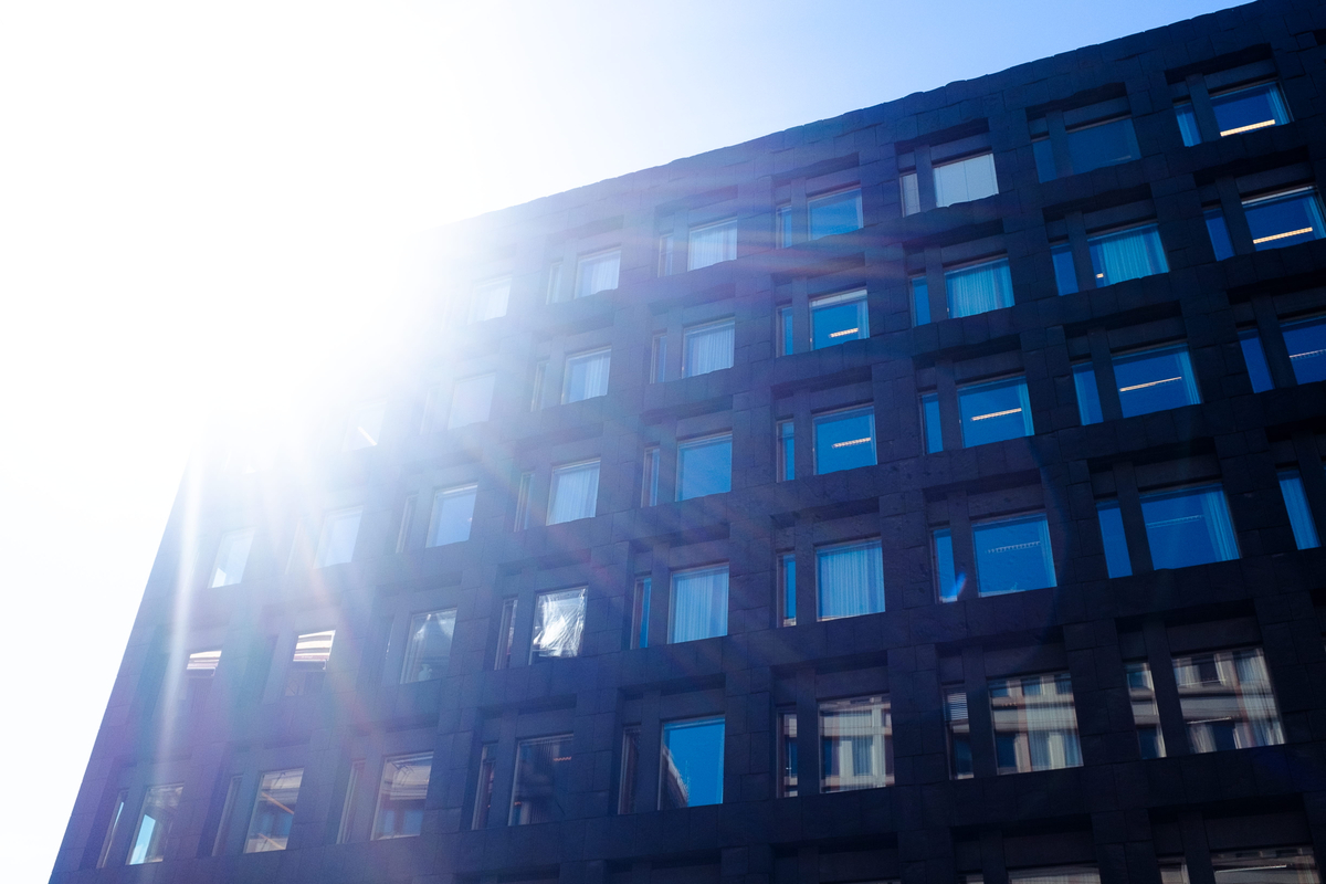Riksbanken lämnar styrräntan på 1,75 procent, men räknar med att höjningarna inleds redan i år om inflations- och konjunkturutsikterna står sig. Bild: Riksbanken