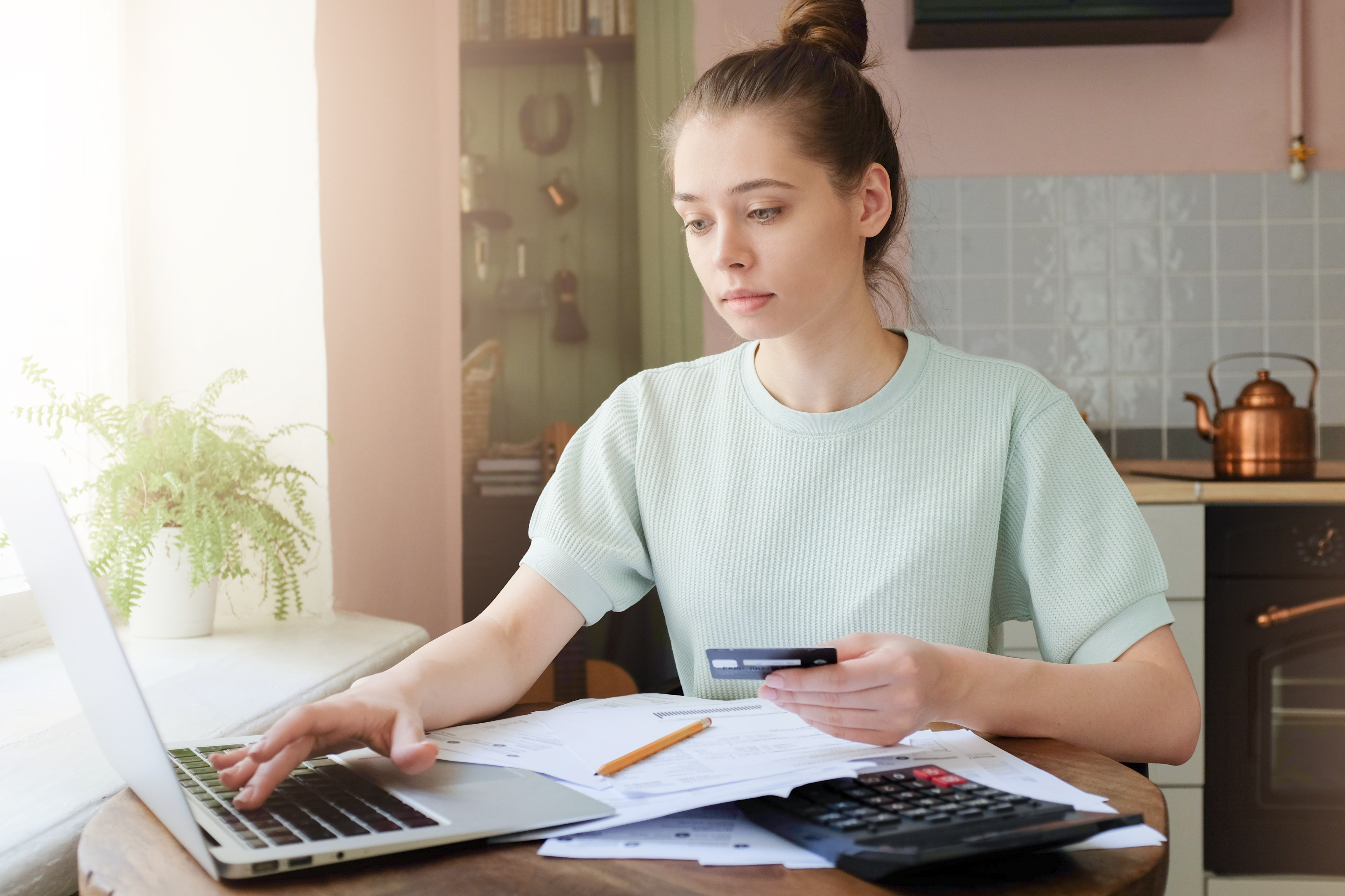 Svenska hushåll lade 24,2 procent av den disponibla inkomsten på boendet under 2025. Bara i Grekland och Danmark var andelen högre, enligt statistik från Eurostat. Foto: Adobe Stock